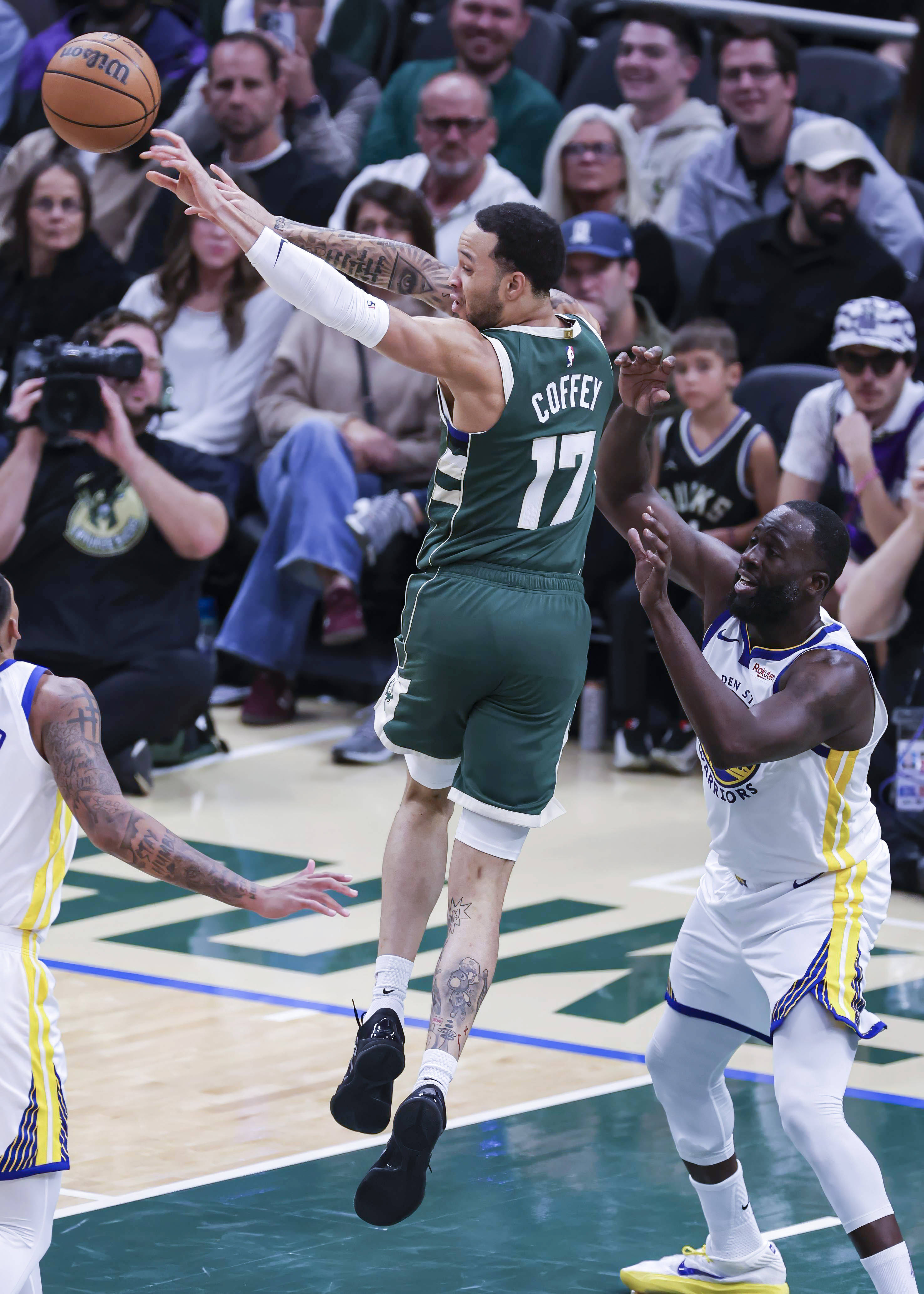 jbo竞博-克里夫兰骑士赛后门线救险密尔沃基雄鹿围绕NBA常规赛外线爆发，连对手都承认：集结日斯图加特强势反弹的简单介绍